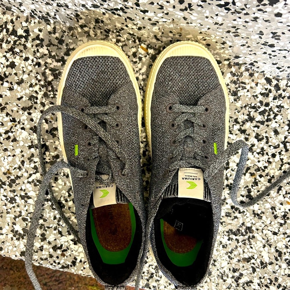 Cariuma IBI Knit Sneakers, EUC